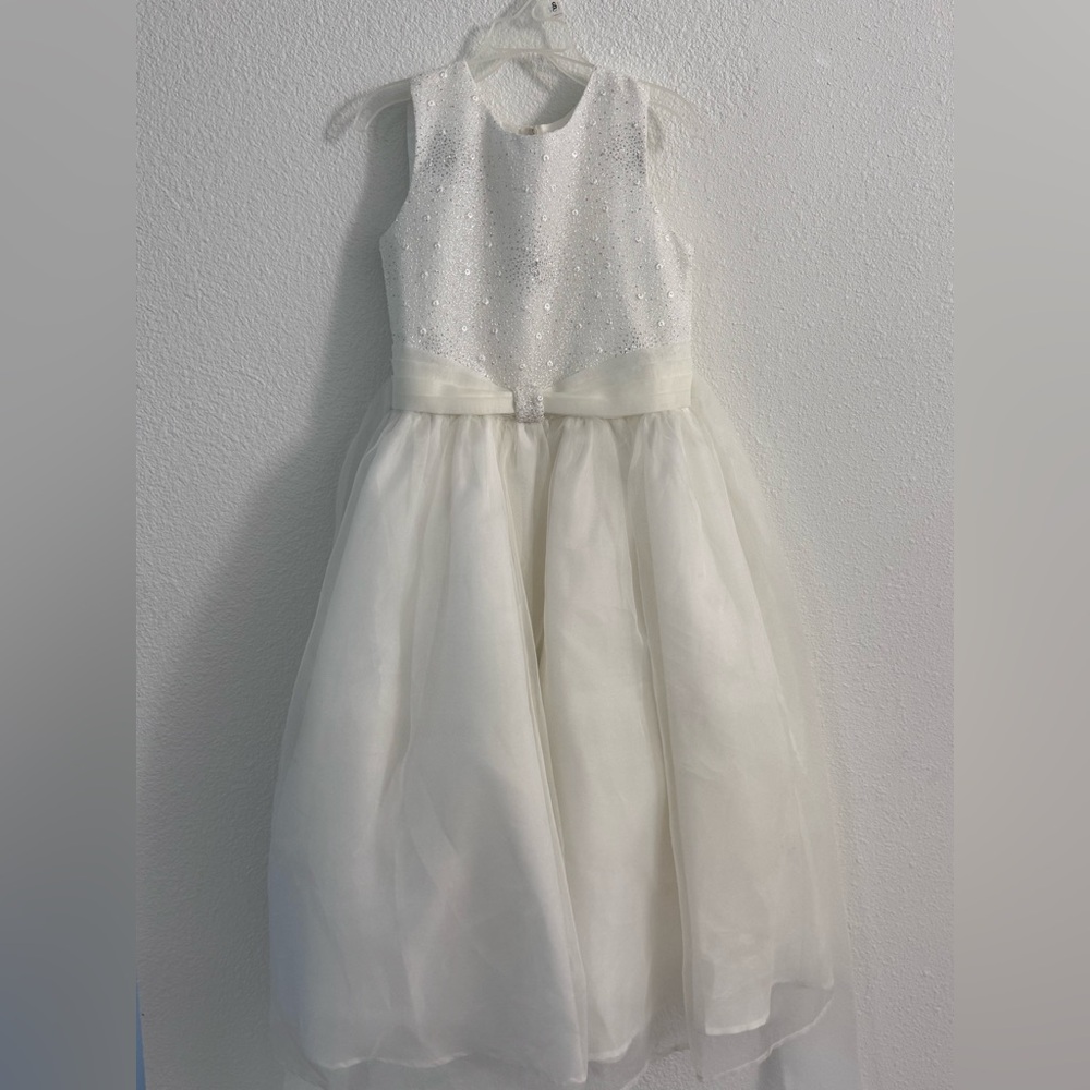 Formal white long dress with beautiful design 
girls size 8